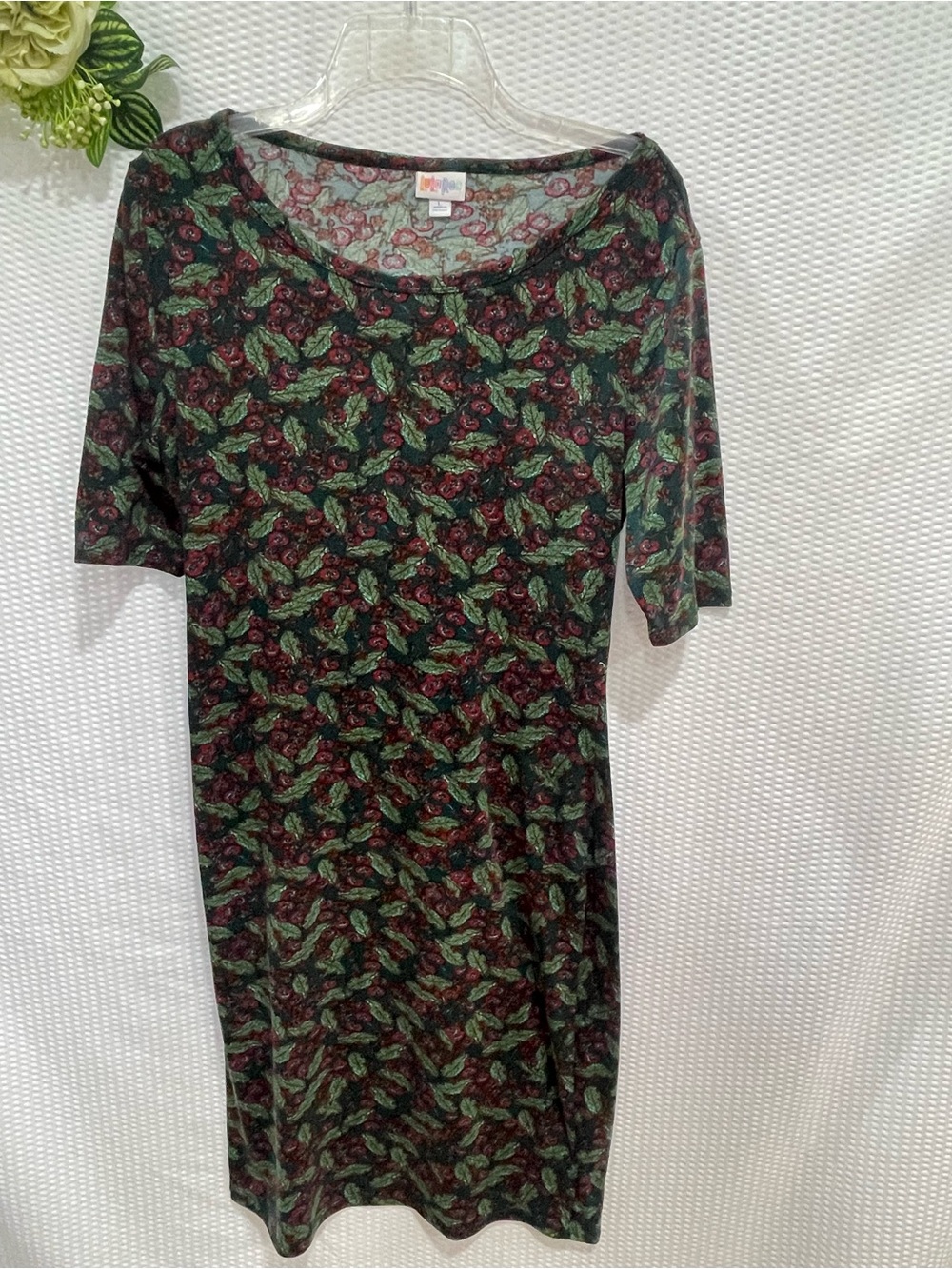 LuLaRoe Julia Dress Women’s Large Holly Berry Christmas Holiday Bodycon

LuLaRoe